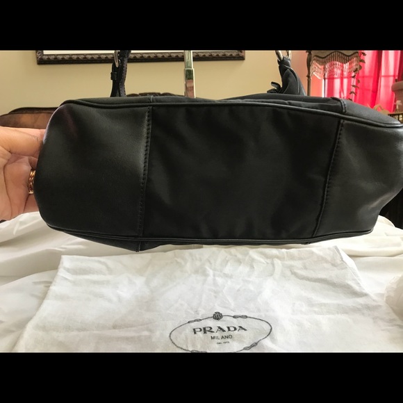 Prada purse - Picture 3 of 6